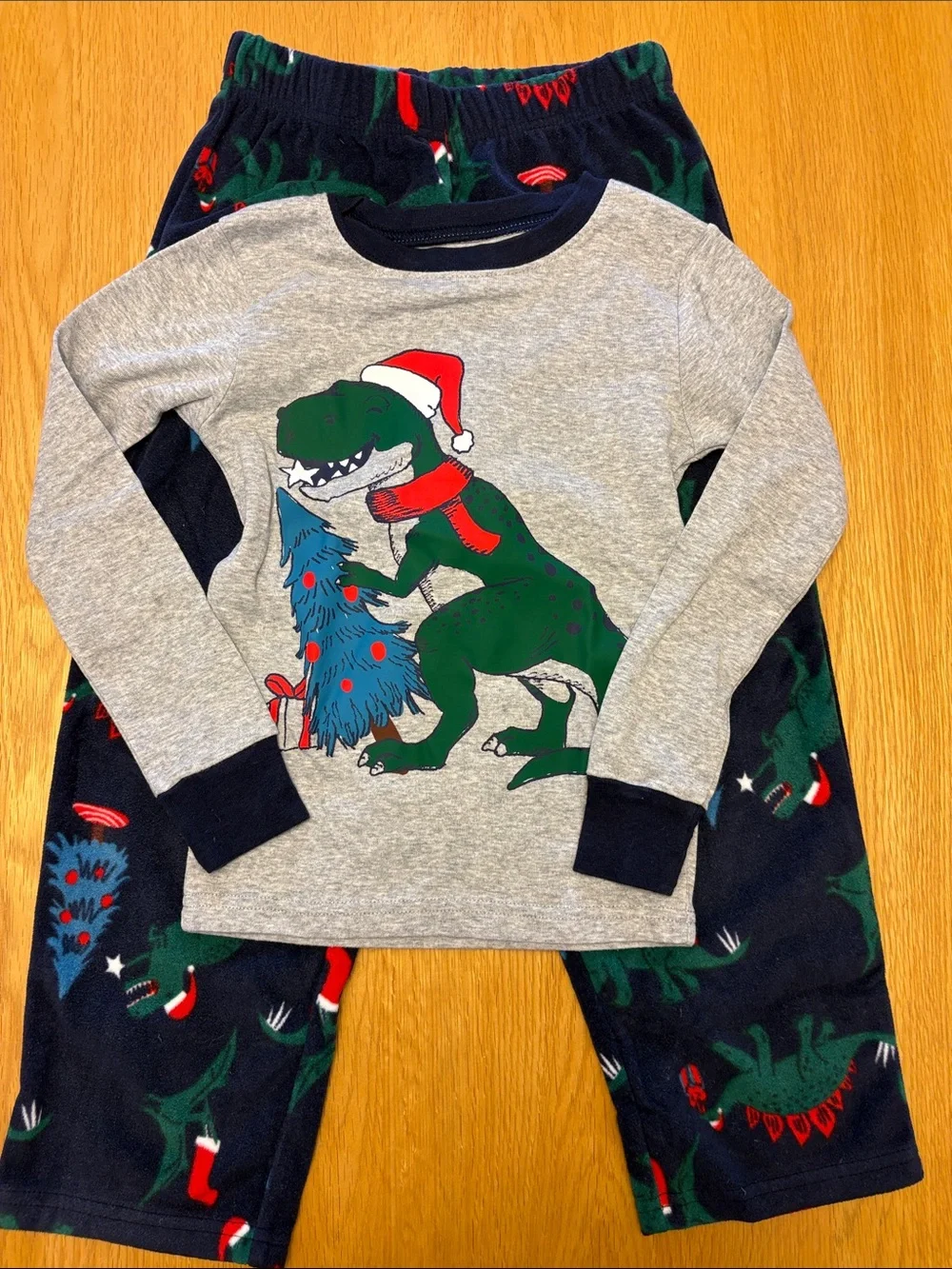 Carter's Gray and Navy Dino Santa Pajama Set, size 6
